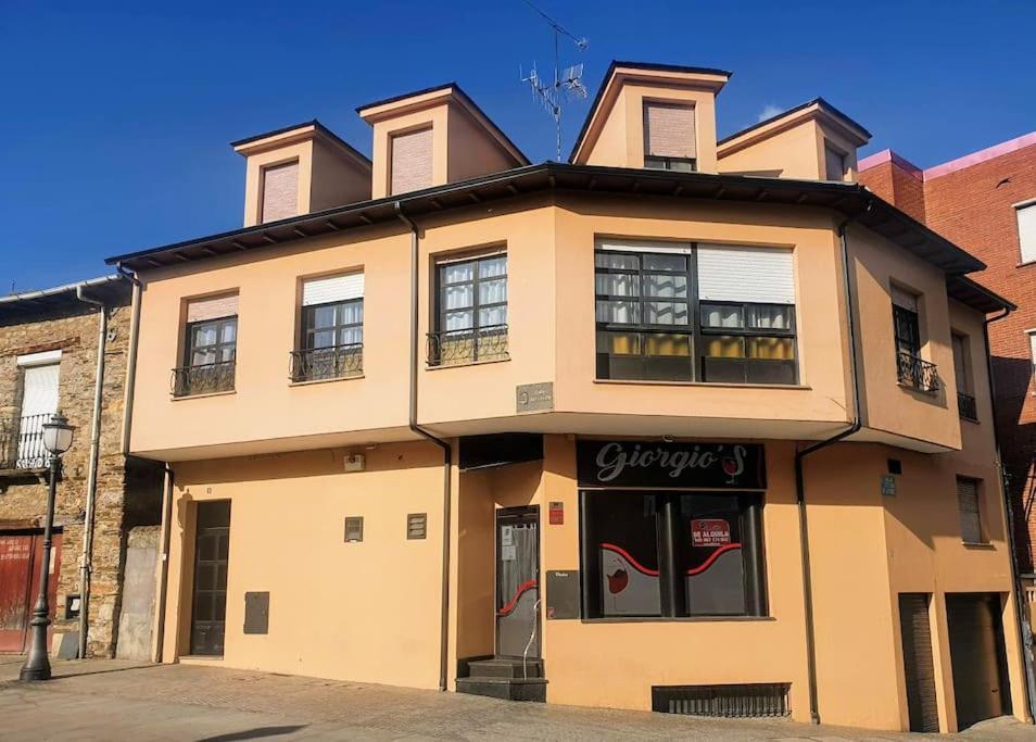 Apartamento En El Casco Antiguo De Ponferrada Buitenkant foto